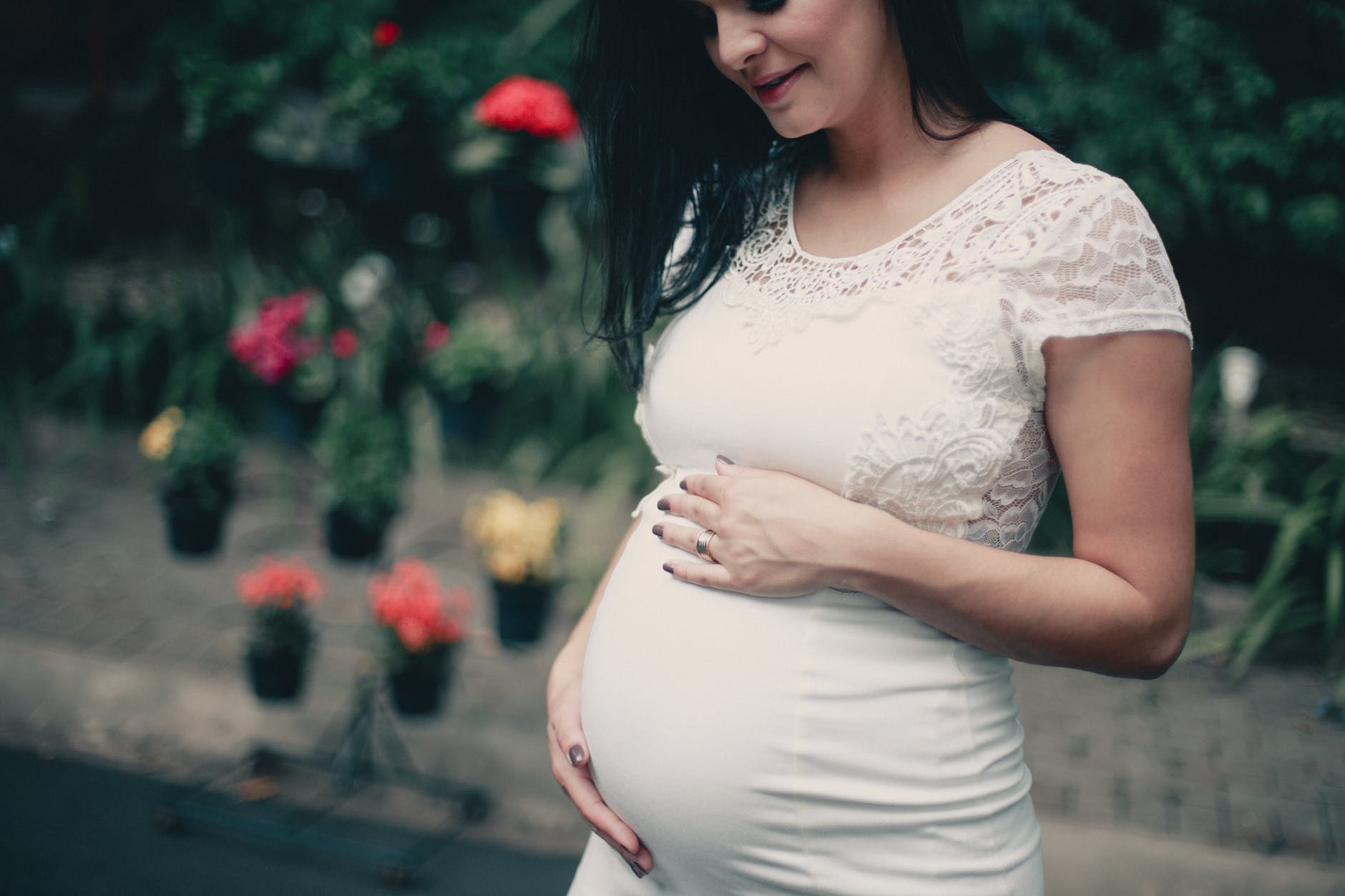 Maternity Photos That Capture the Beauty & Power of Pregnancy